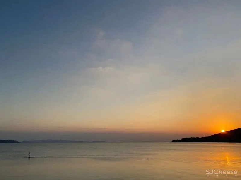 400㎡极简白咖啡馆,重塑建筑几何之美 一野设计