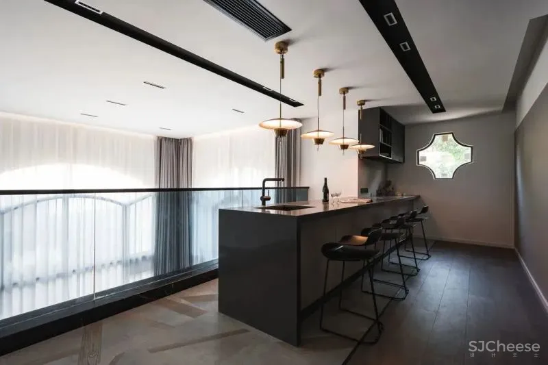 隔出玄关，打开客餐厅，环绕落地窗让家充满阳光 王中玮