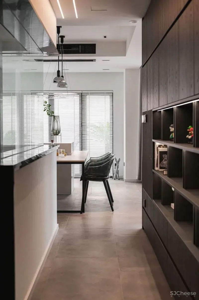 隔出玄关，打开客餐厅，环绕落地窗让家充满阳光 王中玮