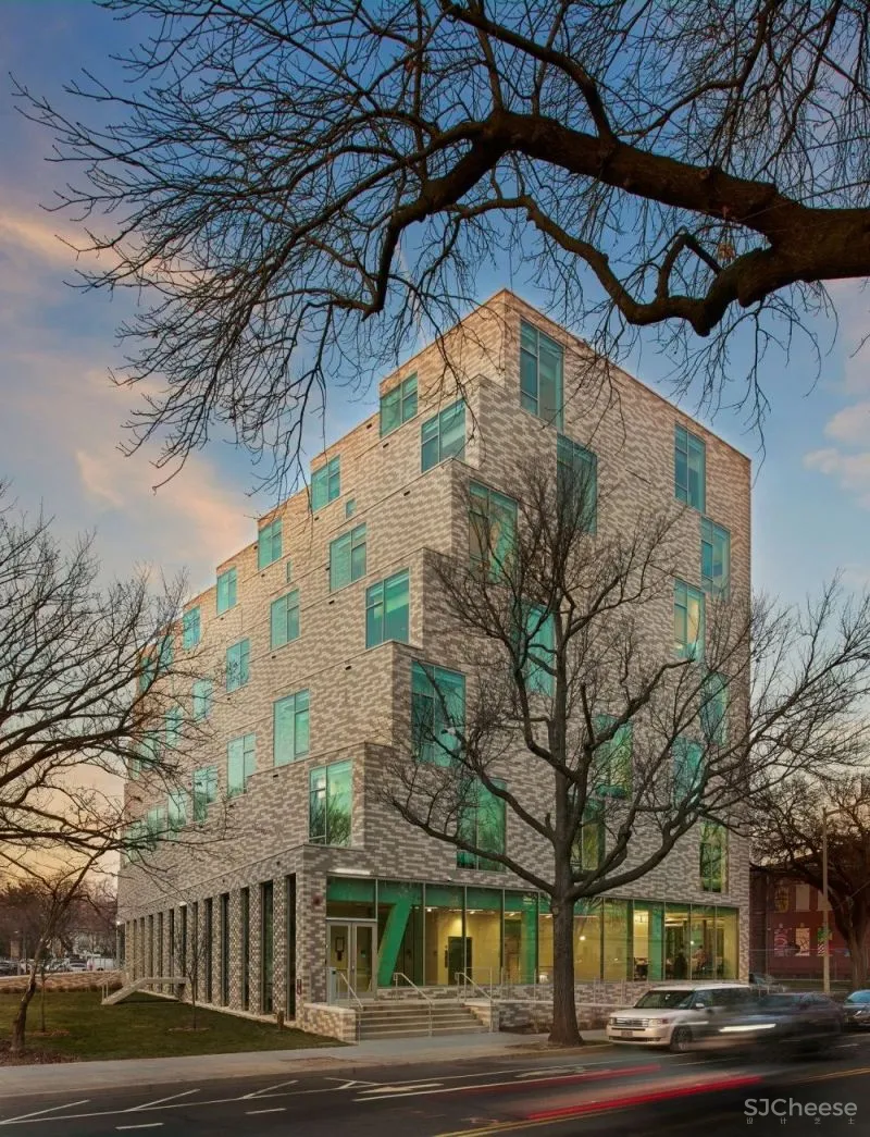 无正背立面之分的AYA公共住宅建筑 Studio Twenty Seven