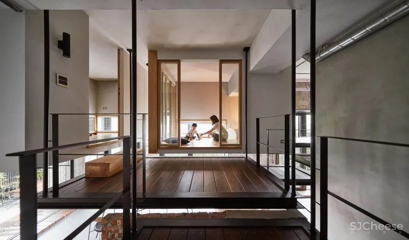 台湾一对夫妇,花了一大笔设计费,结果竟然连砖墙都外露,这样的房子你敢让父母知道吗?