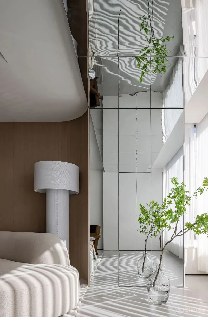 黄铜、石材、藤编，温暖自然的大平层设计丨木桃盒子