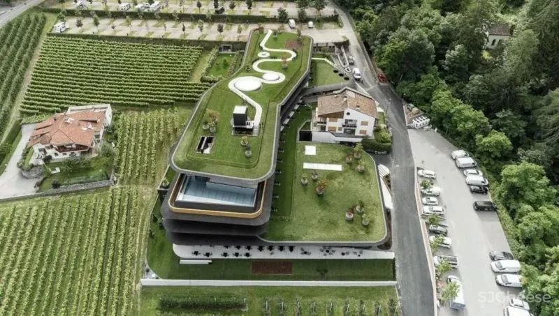 在乡下建一栋精品酒店,屋顶和农田皆有乐趣,一晚还不到千元