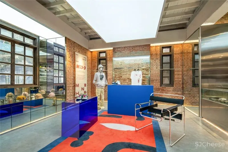 新一代广州时尚潮人对服装的环境和空间有着新的理解和诠释