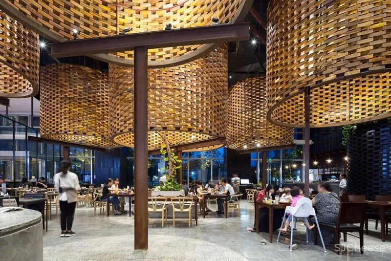 置身于高楼之中,游离于城市之外——越南Pizza 4P’s餐厅