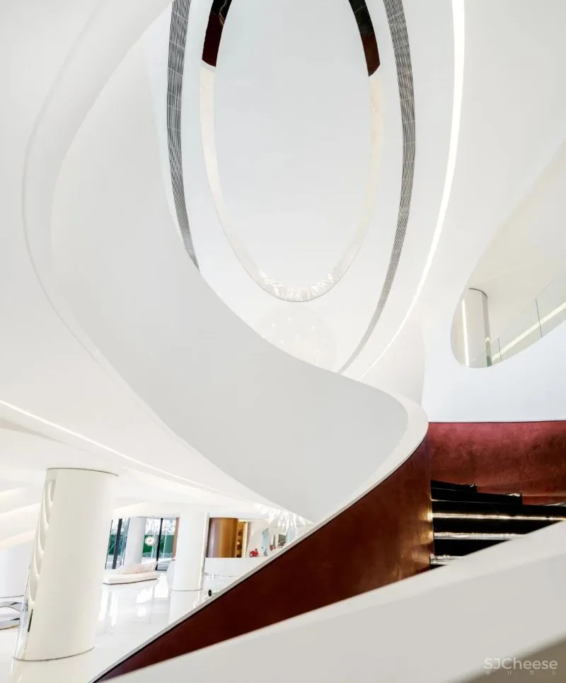 刘荣禄 中融蓝城·Co.C生活艺术馆,穿行宇宙的星际航母