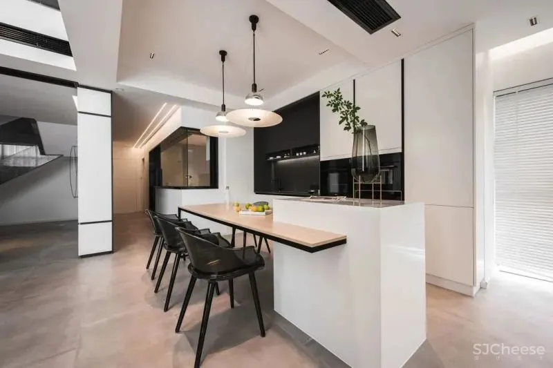 隔出玄关，打开客餐厅，环绕落地窗让家充满阳光 王中玮