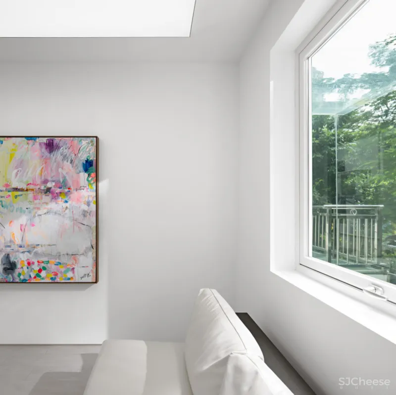 老宅变身极简白画廊，以空间与光探索艺术之雅