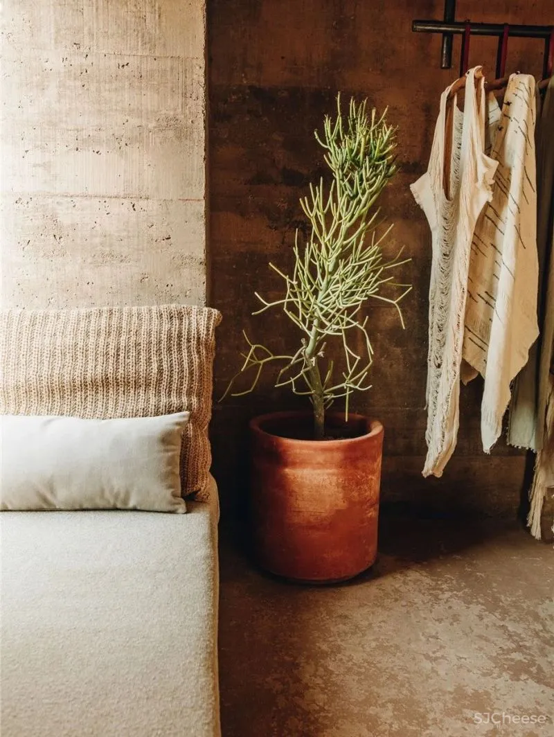 混凝土打造的侘寂野奢民宿,越「简陋」越高级