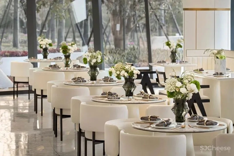 从地球仰望看到的宇宙星辰,重叠漂浮,璀璨无界