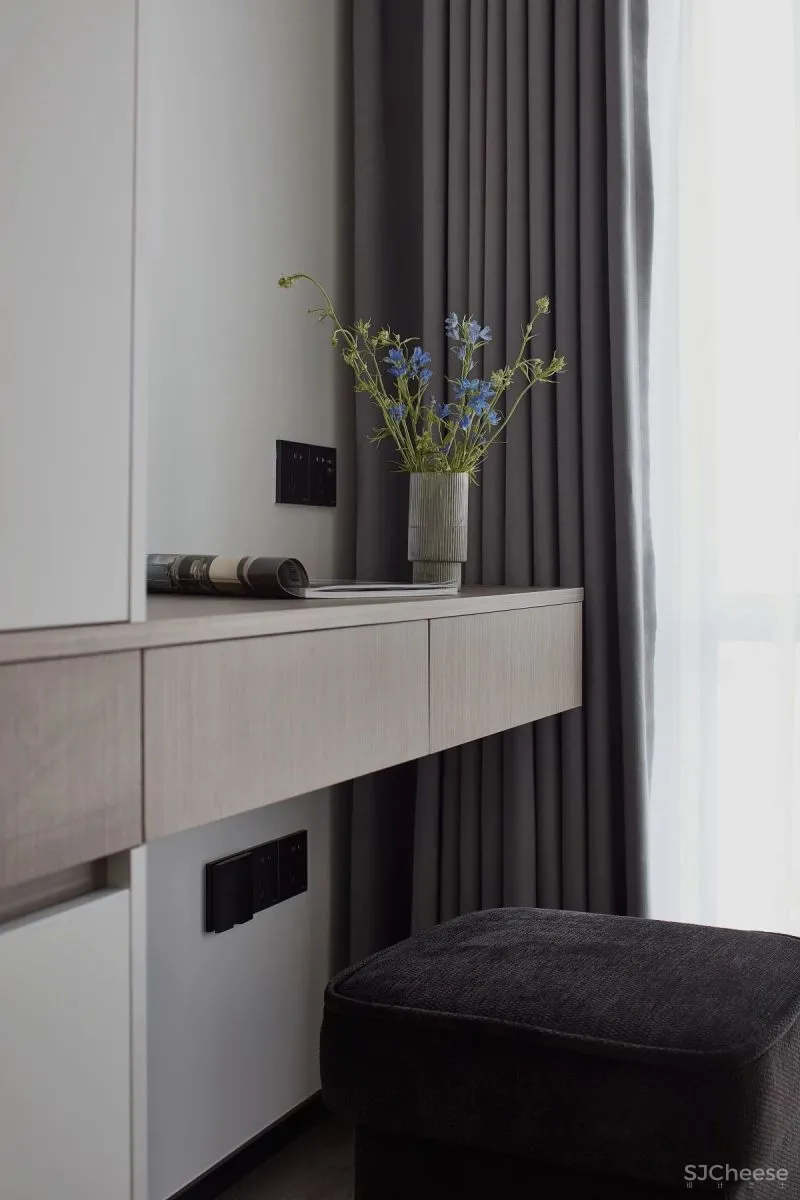 黑、白、灰、木，简练时尚的现代空间｜迪尚设计