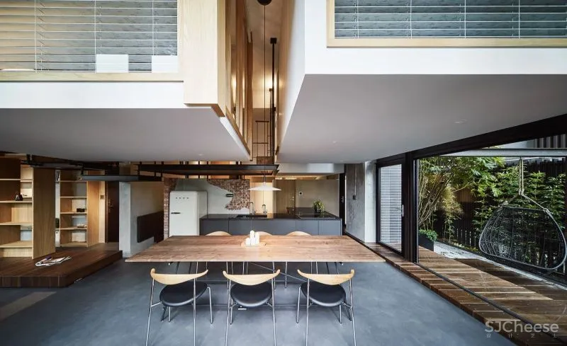 台湾一对夫妇,花了一大笔设计费,结果竟然连砖墙都外露,这样的房子你敢让父母知道吗?