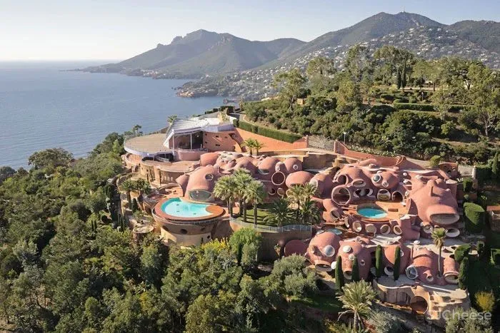 设计太超前?皮尔卡丹售价30亿的泡泡屋,卖了6年无人问津