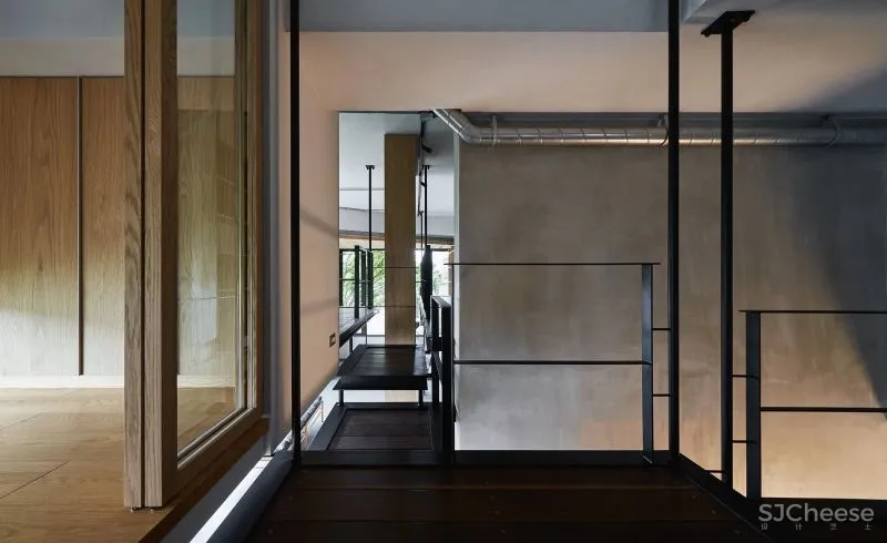 台湾一对夫妇,花了一大笔设计费,结果竟然连砖墙都外露,这样的房子你敢让父母知道吗?