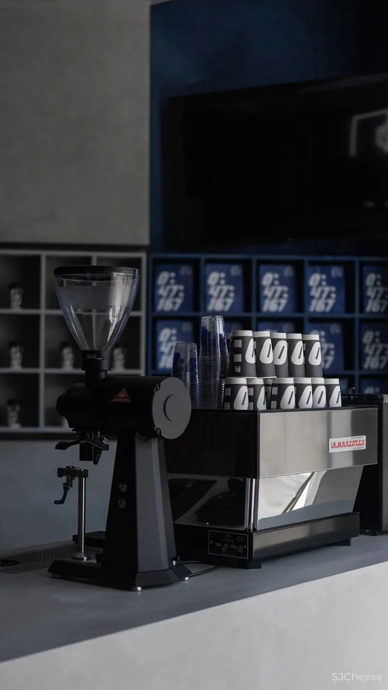 新作 立方体的重构 理想之蓝咖啡，青岛 开尺设计事务所