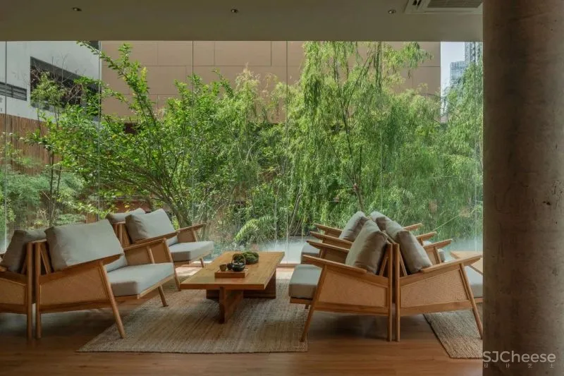 曼谷极简主义的日本美学设计闹市温泉