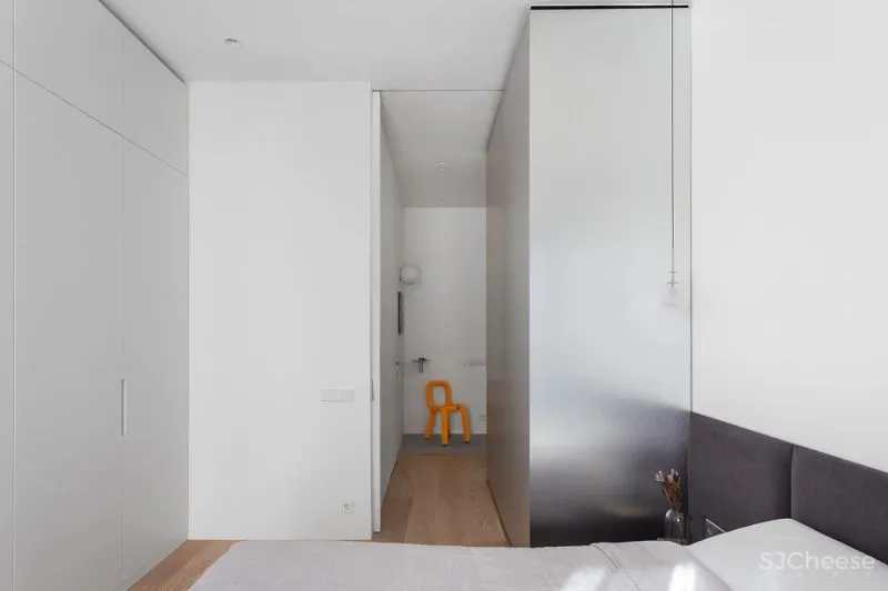 这个看似素雅平淡空间,其实隐藏了一颗躁动不安的心