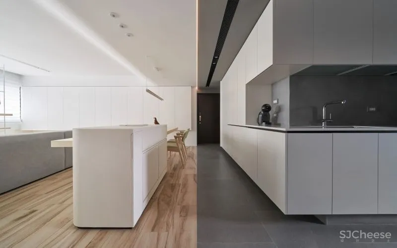 她买下低层高90㎡老房,74w造出极致纯净白色家,独自和收养的狗狗同住!