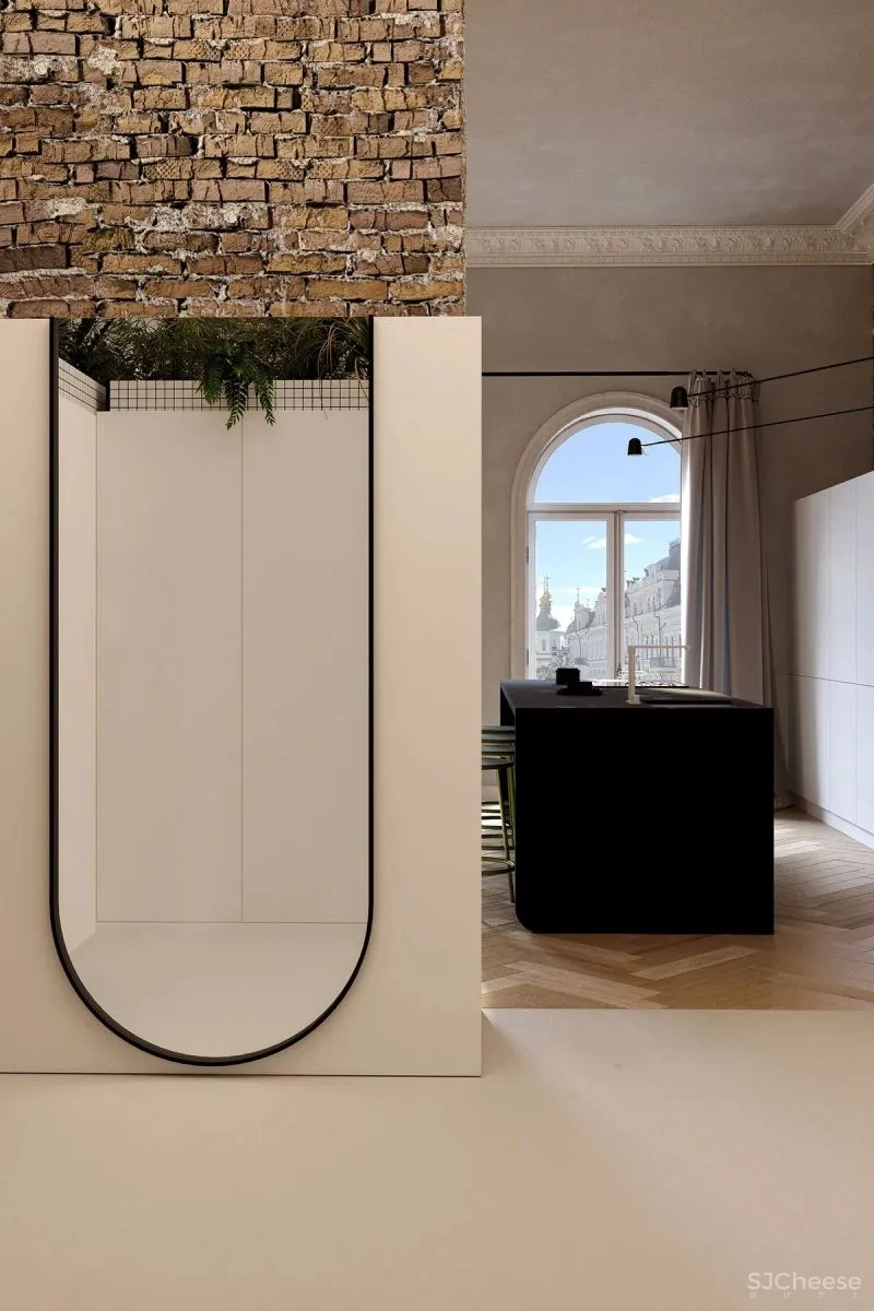 三个拱形门通往三个天地,一张双人床斜放在客厅!