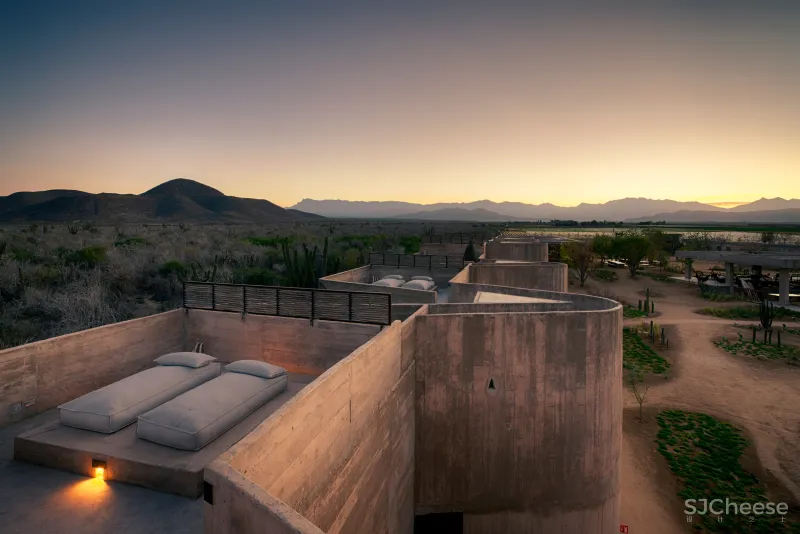 混凝土打造的侘寂野奢民宿,越「简陋」越高级