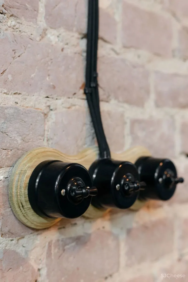 IRA LYSIUK 90㎡咖啡厅设计,现代与历史的交织