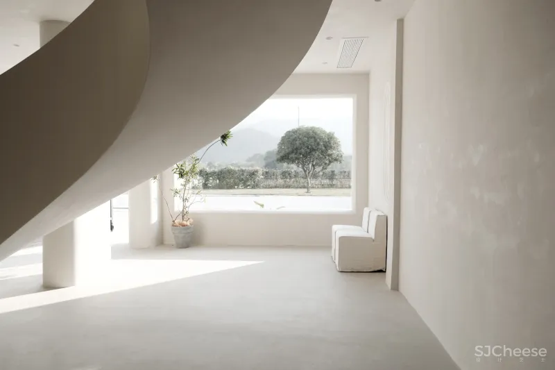 也间设计 × 摄影空间:空间中的白月光