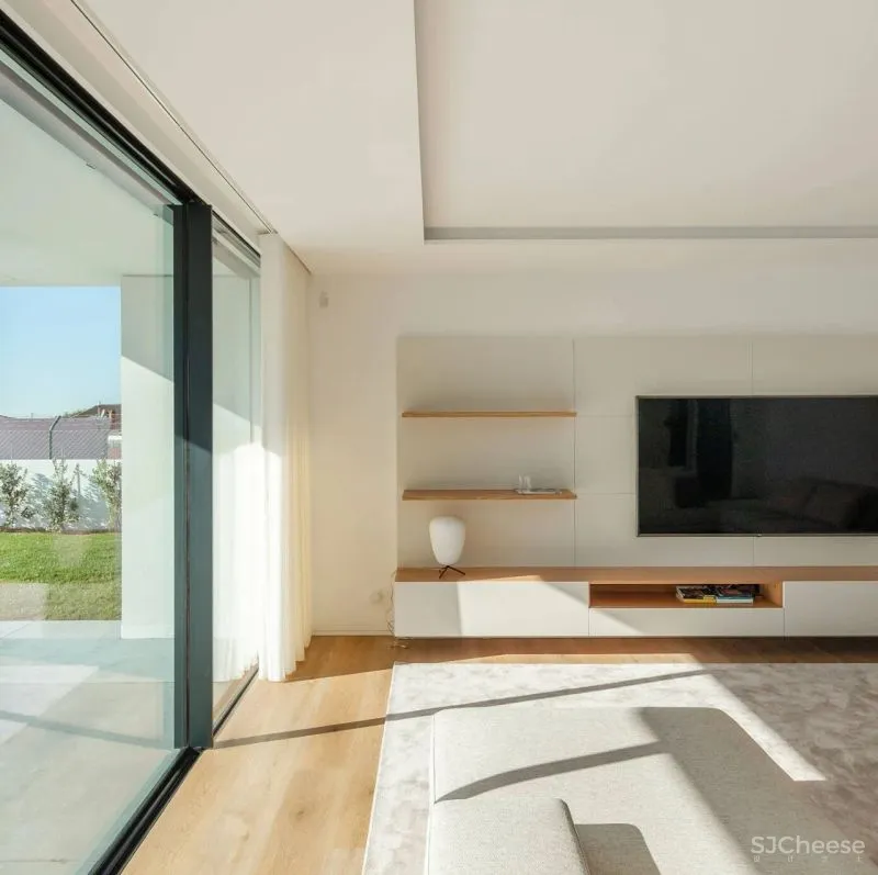 葡萄牙白色极简别墅劳利诺·席尔瓦(Raulino Silva)