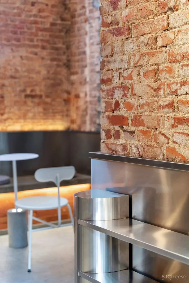 新一代广州时尚潮人对服装的环境和空间有着新的理解和诠释