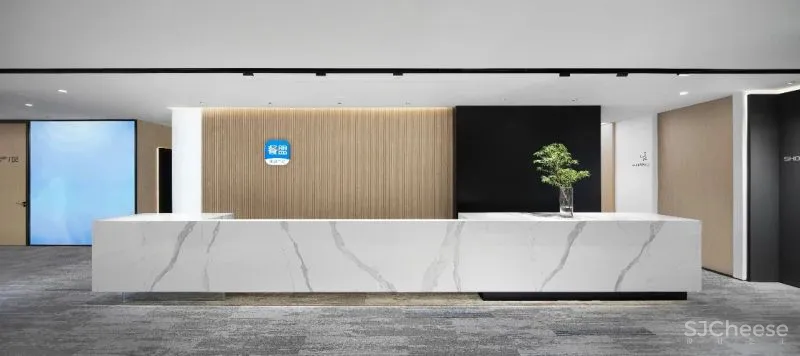 知白设计 × 餐盟严选:盒中绿意,21棵树的办公空间