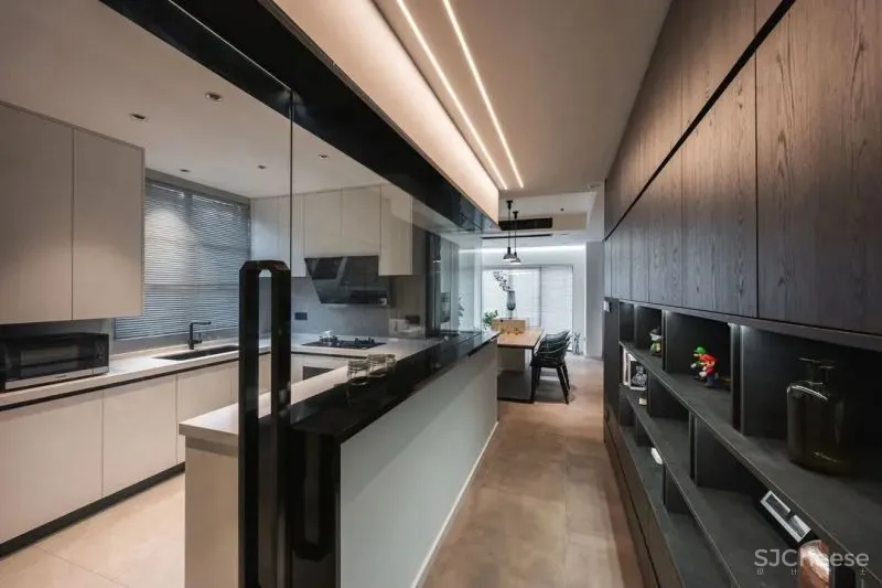 隔出玄关，打开客餐厅，环绕落地窗让家充满阳光 王中玮