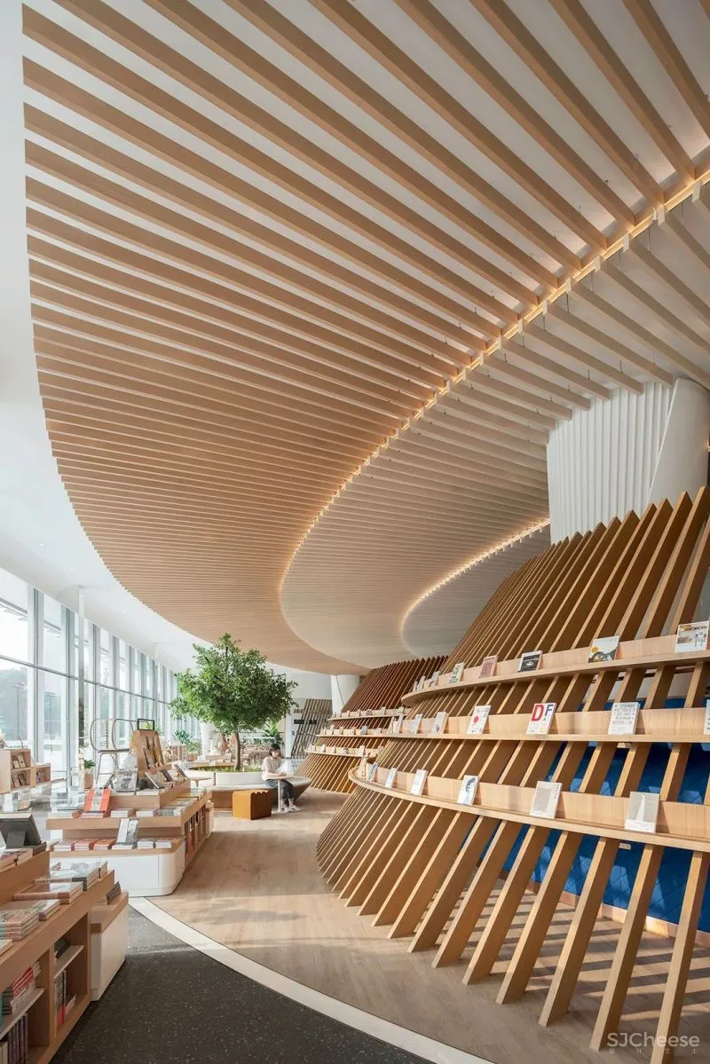 打造出令人充满探索欲的游逛空间体验