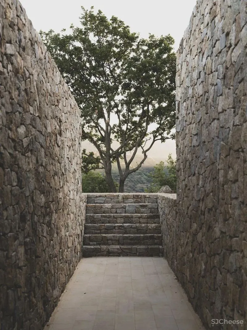 【MORQ】野性十足的原生自然建筑