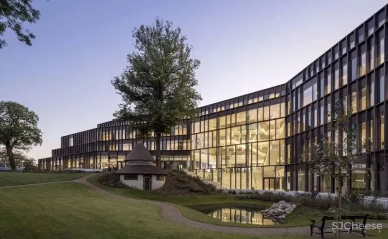 嘉士伯新总部大楼,可回收的黄铜外立面,示范了真正可持续理念!