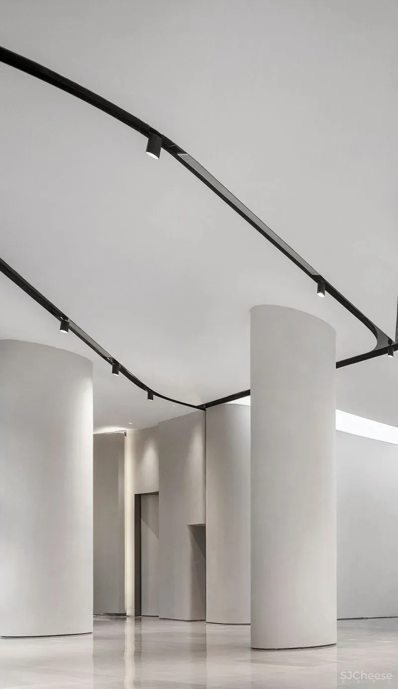 CLV赛拉维 首创成都禧瑞光华,曲线属于上帝 !