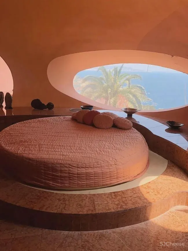 设计太超前?皮尔卡丹售价30亿的泡泡屋,卖了6年无人问津