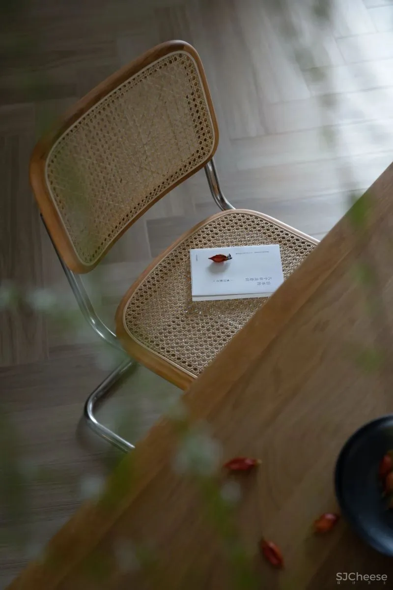 低明度灰 木色,简单纯粹的生活方式| 境屿空间研究室