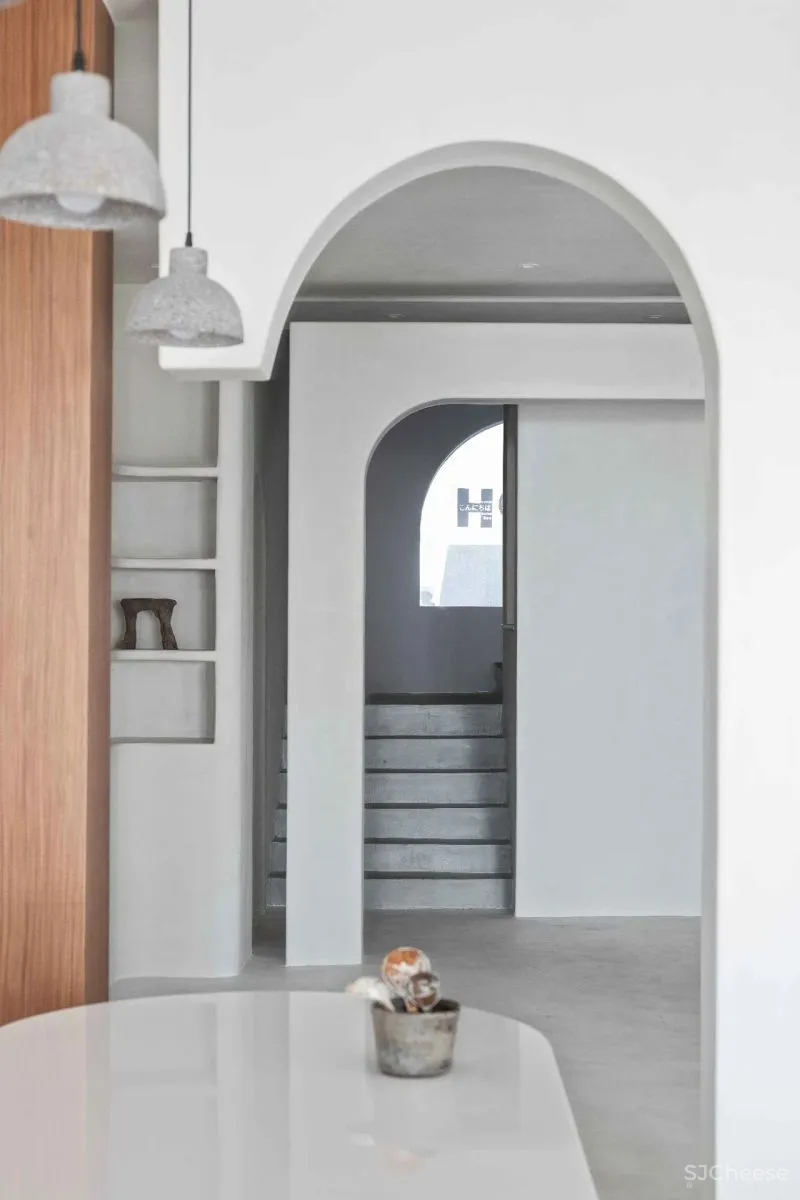 400㎡极简白咖啡馆,重塑建筑几何之美 一野设计