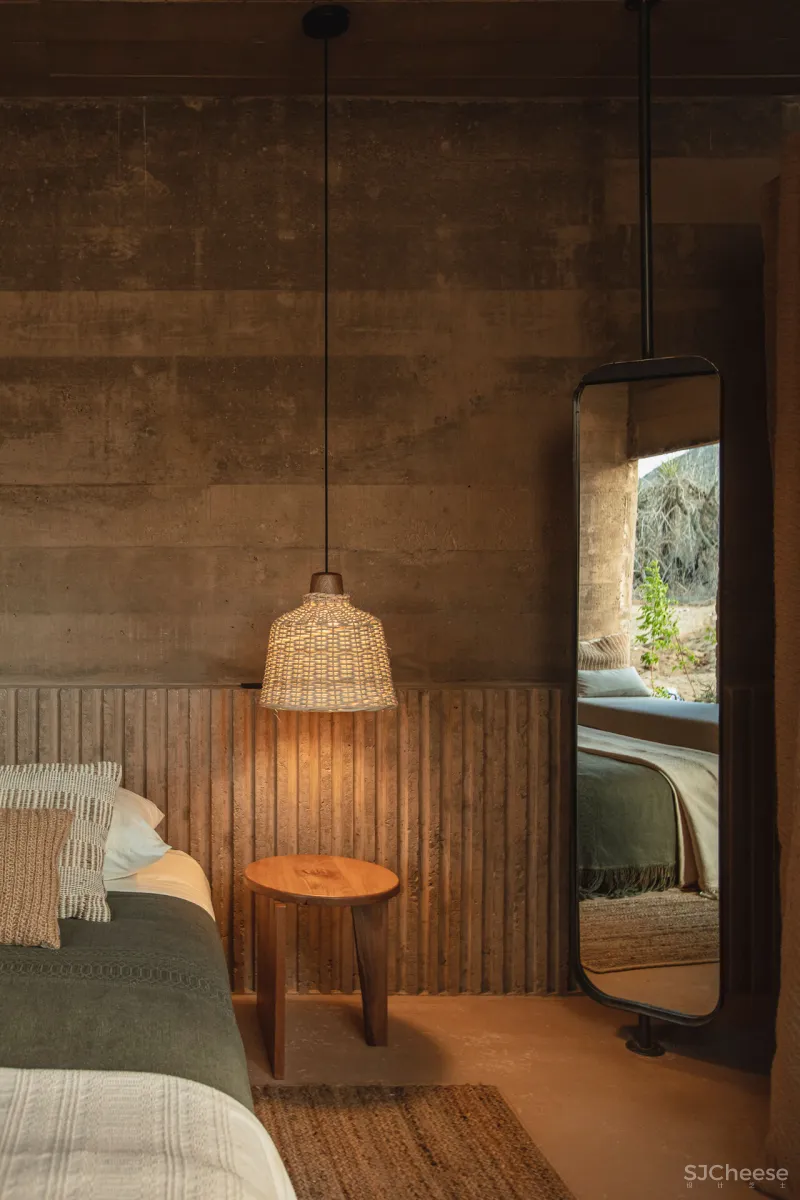 混凝土打造的侘寂野奢民宿,越「简陋」越高级