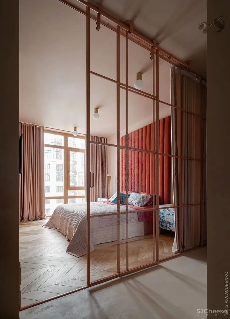 大户型下的浓郁枫叶红,留存满室的明朗光泽!