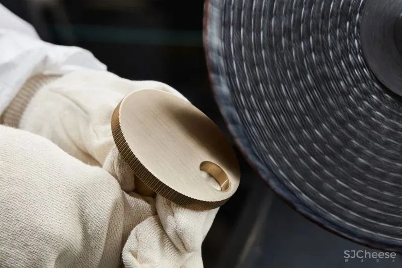 带阿斯顿马丁套房的公寓，样板房公开，高级黑才有这么酷酷的高级感