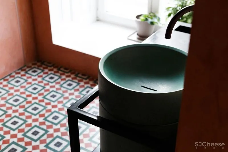 IRA LYSIUK 90㎡咖啡厅设计,现代与历史的交织