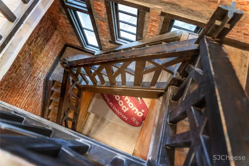 新一代广州时尚潮人对服装的环境和空间有着新的理解和诠释