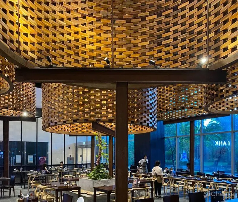 置身于高楼之中,游离于城市之外——越南Pizza 4P’s餐厅