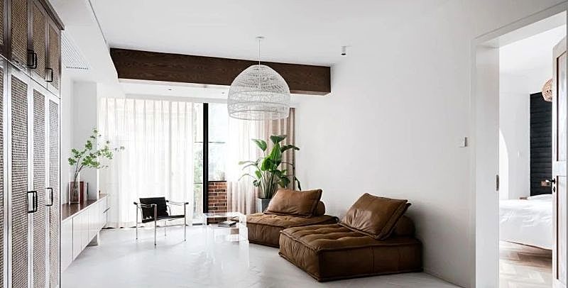 在武汉造一所“北欧度假屋”:白墙、老木头、皮革,150㎡住一家三口,敞亮又温暖!