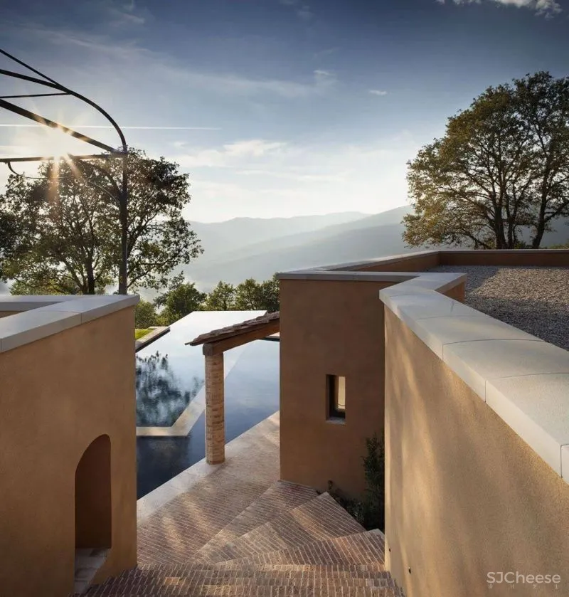 意大利千年古堡改造的酒店,1500万平米仅36间房,现代与古典的极限混搭!