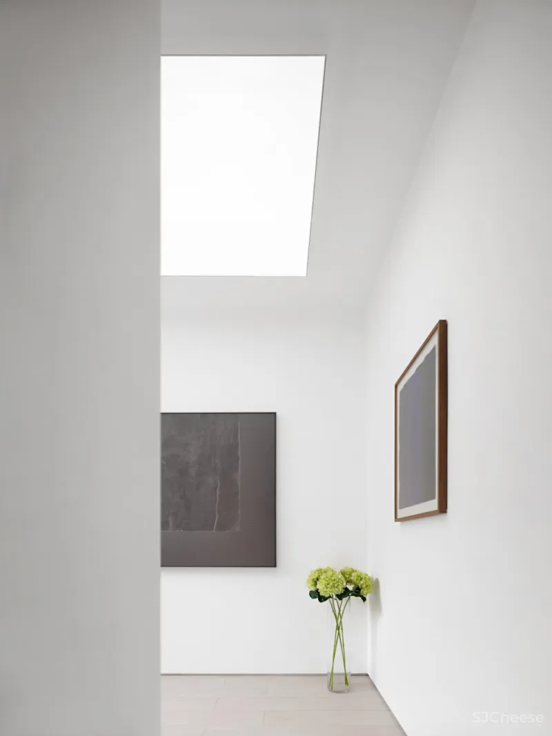 老宅变身极简白画廊，以空间与光探索艺术之雅
