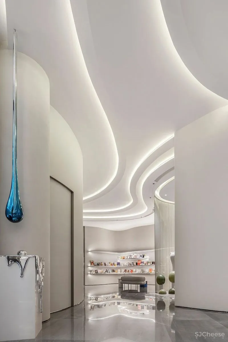 CLV赛拉维 首创成都禧瑞光华,曲线属于上帝 !