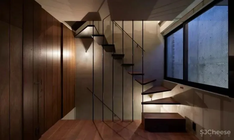 外观像碉堡,东京三轩茶屋,别有洞天的光影混凝土住宅