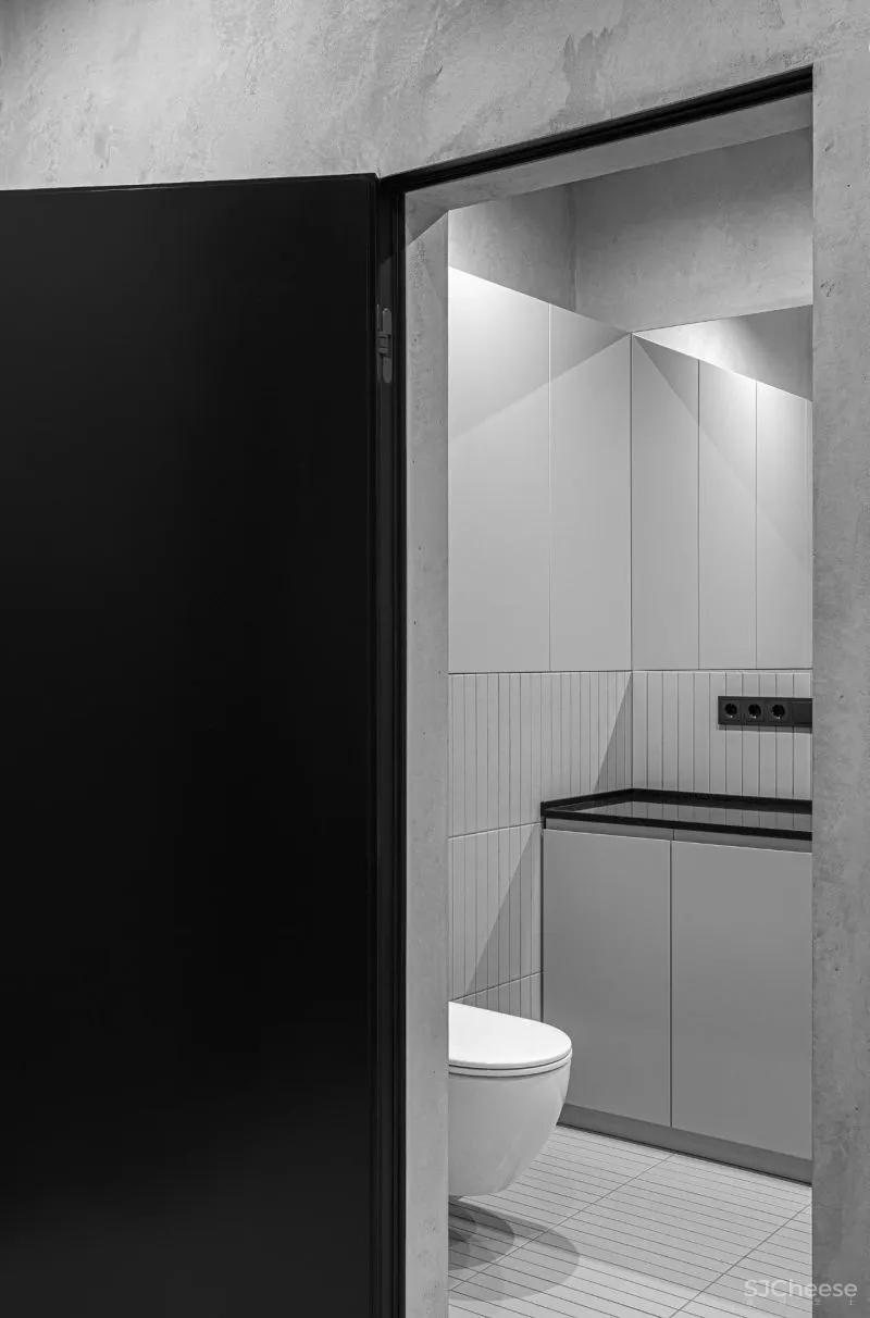 一间75平米的水泥灰公寓，利用色彩的装饰，拥有时髦与平衡感