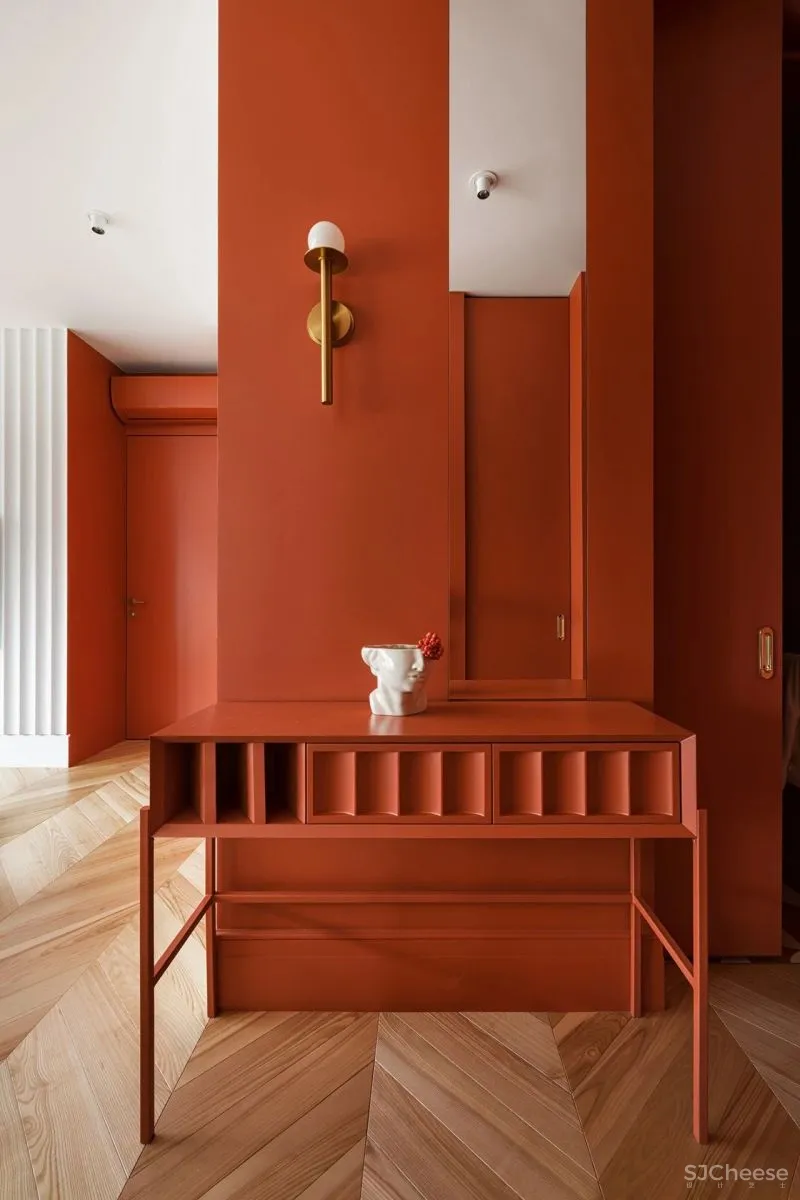 大户型下的浓郁枫叶红,留存满室的明朗光泽!